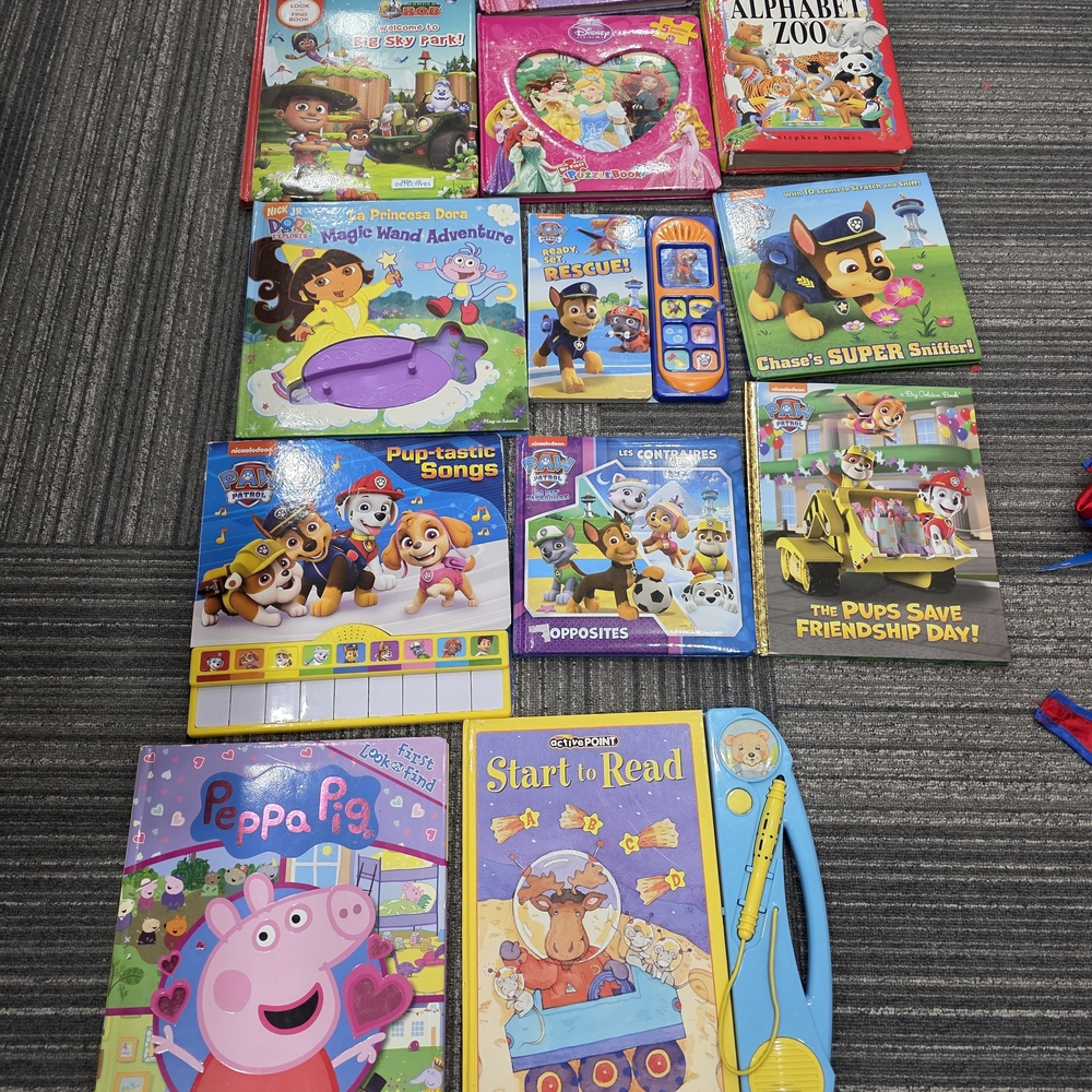 Peppa Pig Book with Pink Cover and Blue Pen - Peppa Pig.